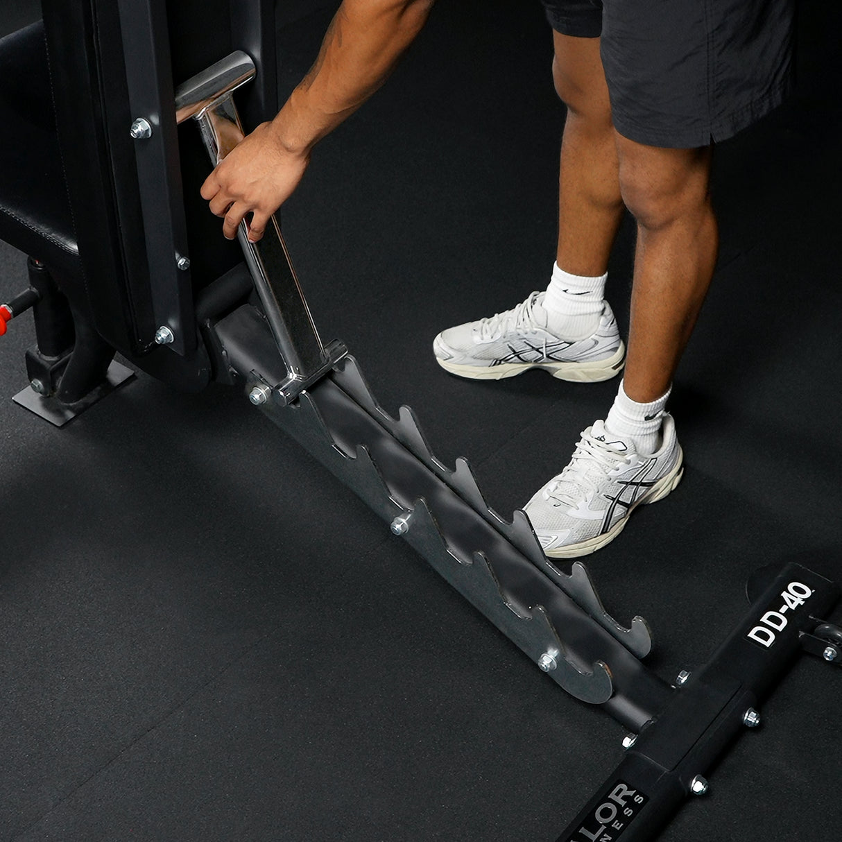 Adjusting the angle of a pro weight bench
