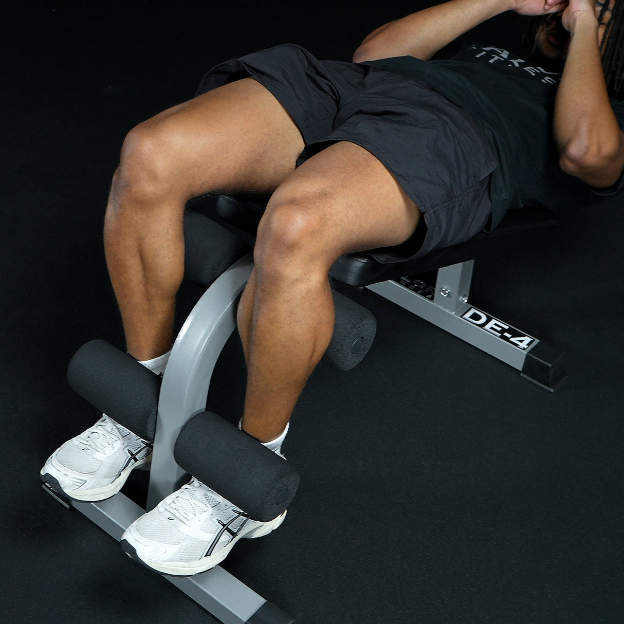 Using a sit-up bench for sit-up exercises
