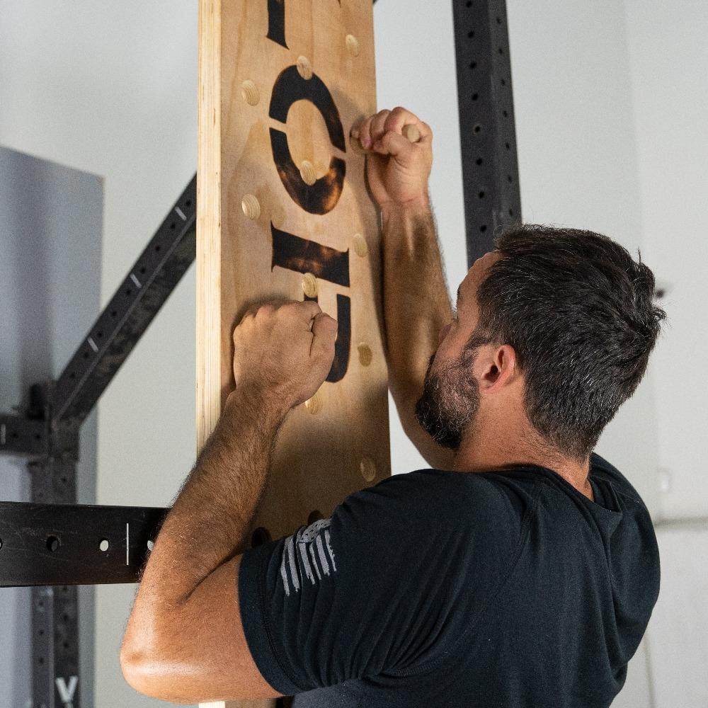 Valor Fitness PG-1, Climbing Peg Board